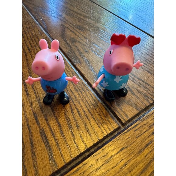 Jazwares Lot of 4 Figures and Peppa Pig Deluxe Family 6 inches Red Car - Picture 7 of 10